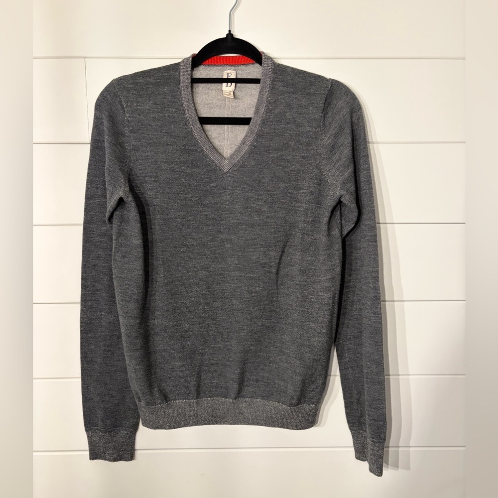 Ellen Degeneres Women's Gray V-Neck Sweater